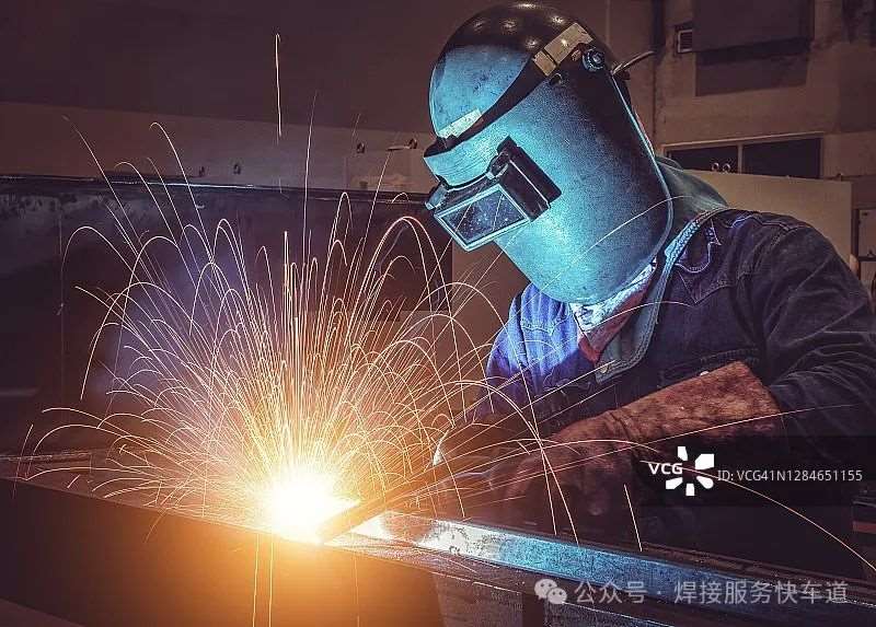 焊机在工厂图片素材
